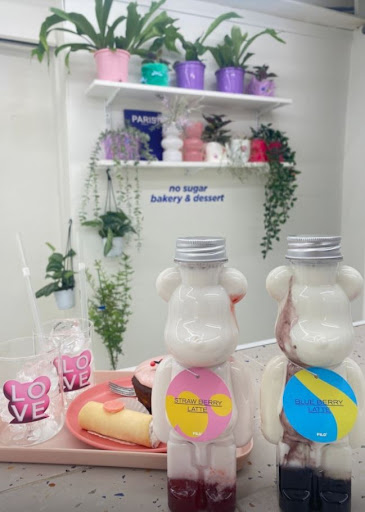 필로베이커리가 홍대카페 데이트 장소로 언급되는 공간 구성